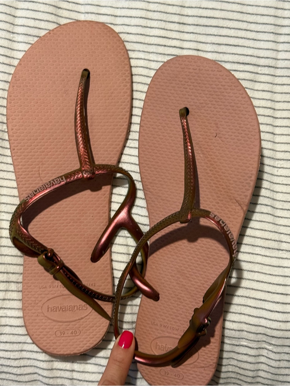 Havaianas Women’s Blush Pink Sandals with Metallic Rose-Strap